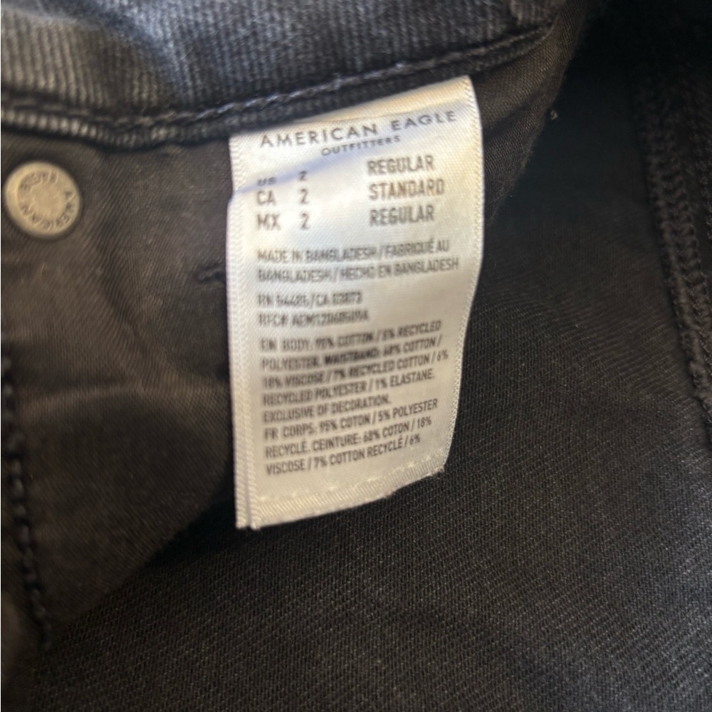 🇺🇸🦅 American Eagle 🦅🇺🇸Mom Jeans | Black Distressed | Size 2 Regular - Picture 4 of 6